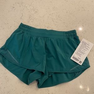 Lululemon Hotty Hot Low Rise Short 2.5"